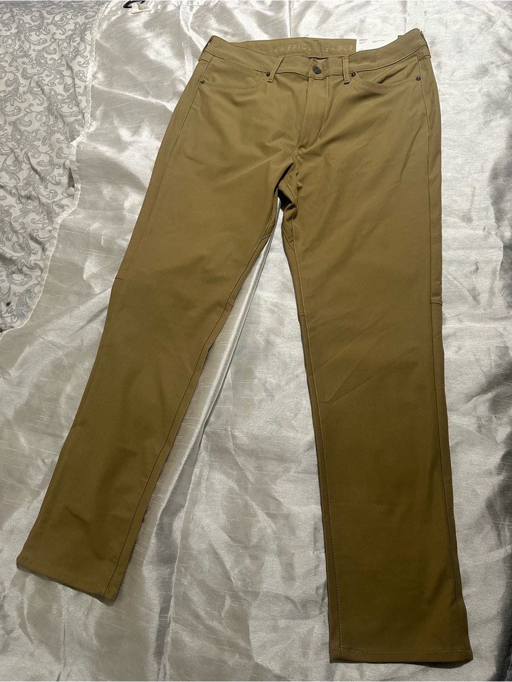 American Eagle Outfitters Men’s Chinos in Olive/Tan